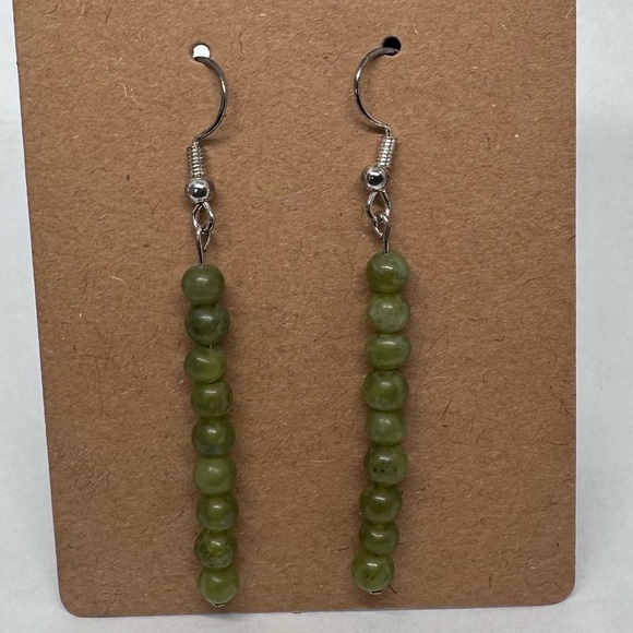 Green stone earrings long dangling handmade - Picture 2 of 6